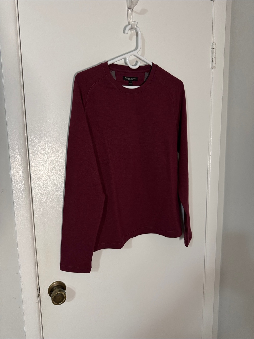 Banana Republic Men's Medium Long Sleeve Core Temp Crewneck Tee Burgundy NWT